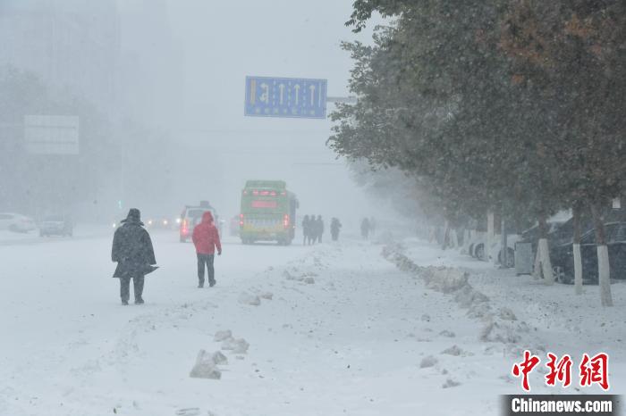 内蒙古通辽市出现暴雪天气