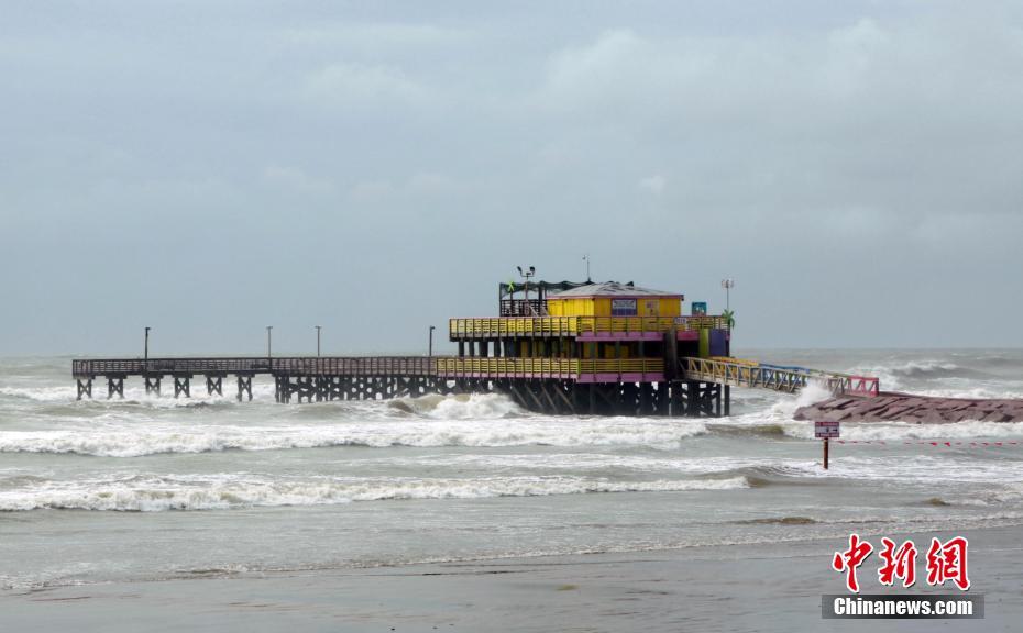 美国得州加尔维斯顿岛迎四级飓风 "劳拉"