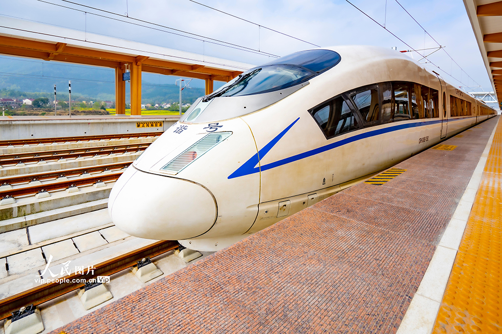 经杭昌高铁至黟县东站后,沿着池黄高铁驶向池州站方向进行列车运行图