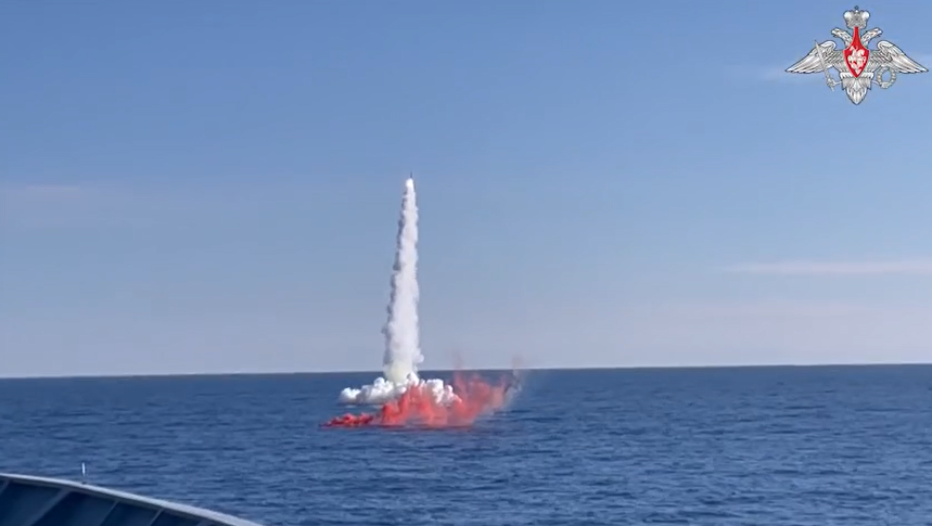 俄媒俄潜艇在日本海演习期间发射口径巡航导弹命中目标