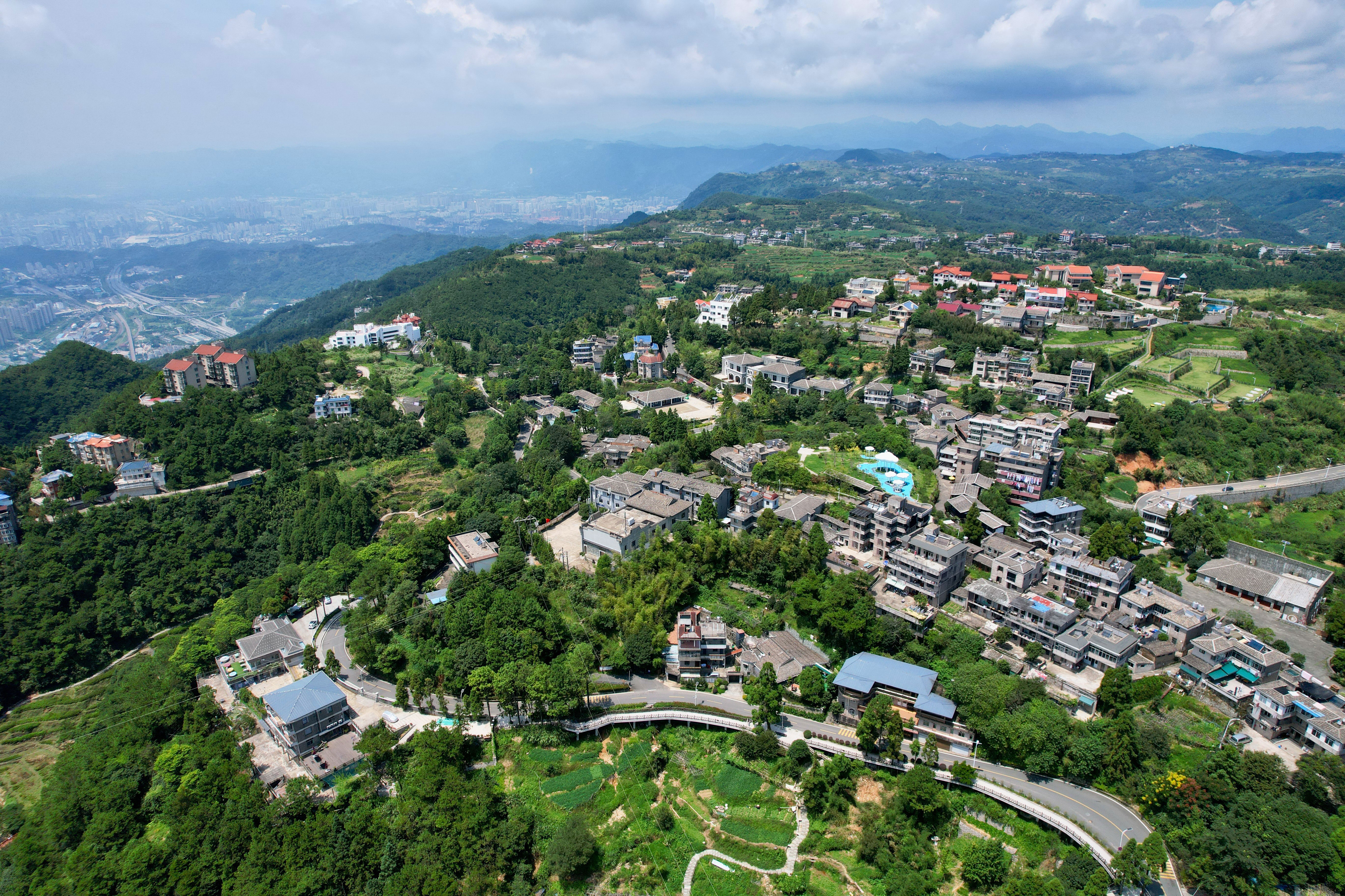 鼓岭位于福建省福州市郊鼓山之北,是中国最早开放的通商口岸之一.
