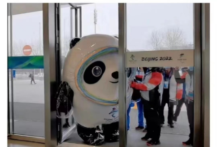 （“圈粉”无数的冬奥会吉祥物“冰墩墩”）