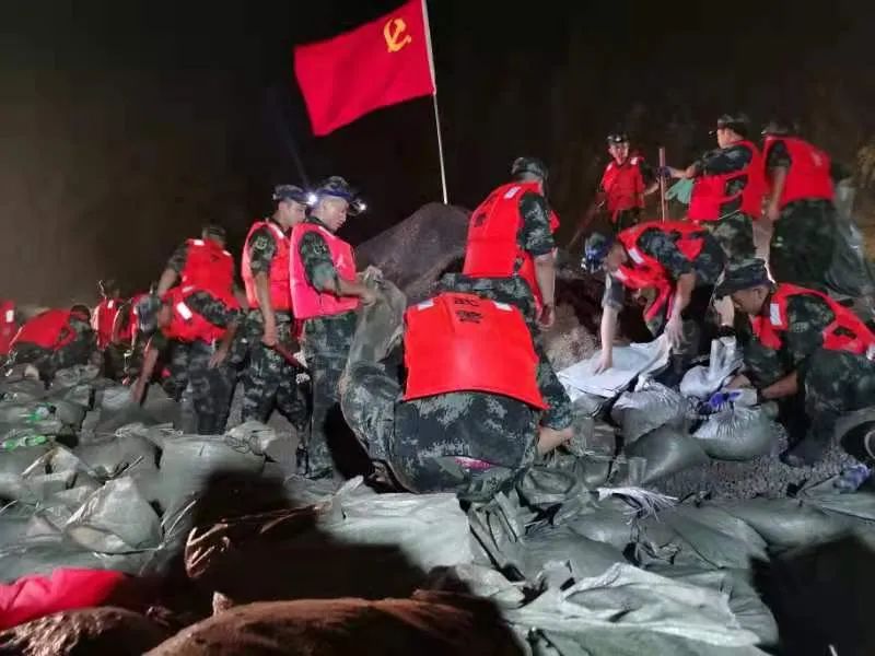 人民子弟兵持續奮戰抗洪一線數千兵力幫助受災群眾恢復生產生活秩序