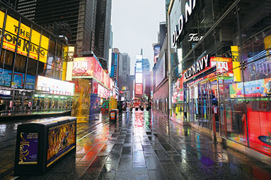 （3月23日下午，空荡荡的纽约时报广场。图自新华社记者）