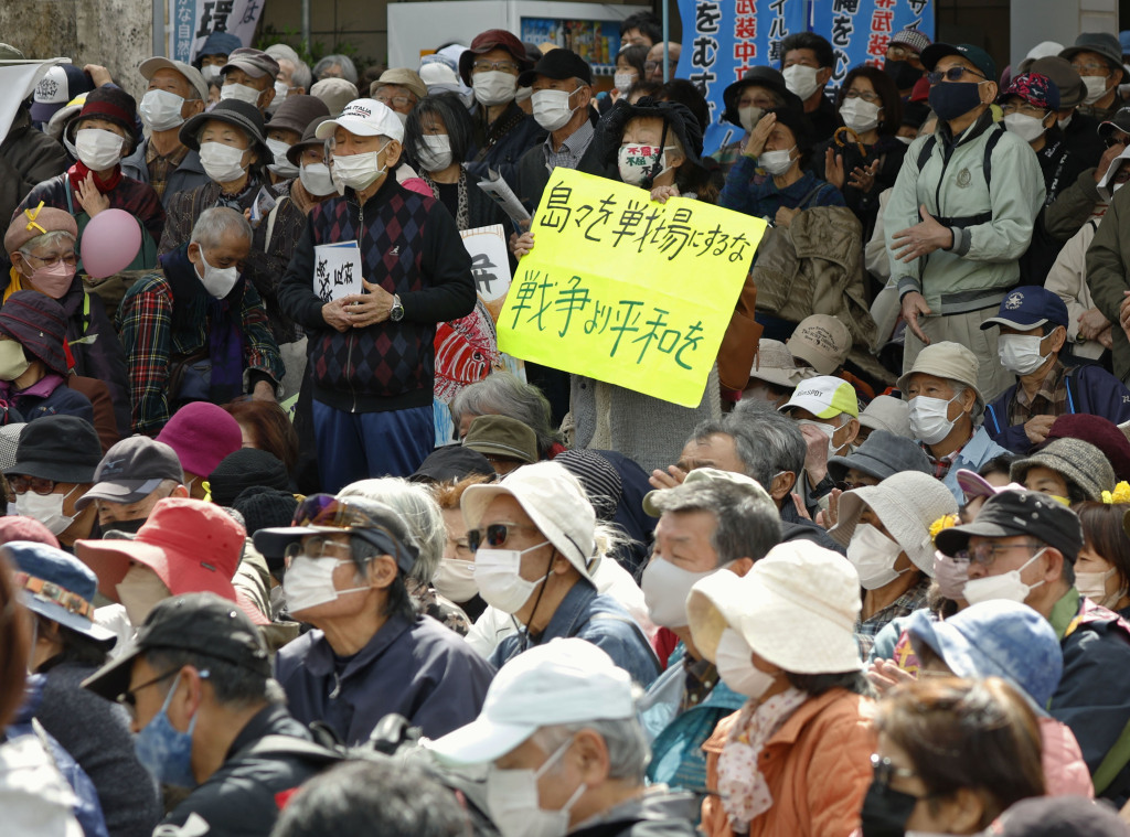 日本冲绳民众举行大规模集会 反对政府企图重走战争道路