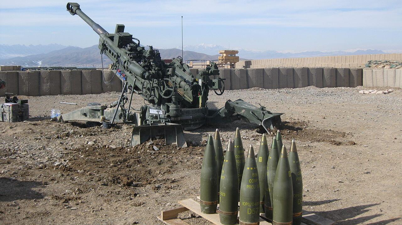 美军M777型火炮及其使用的155毫米口径高爆弹药