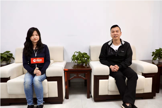 椰子游戏董事长喻叶女士（左）和盛趣游戏董事长王佶先生（右）接受环球网专访