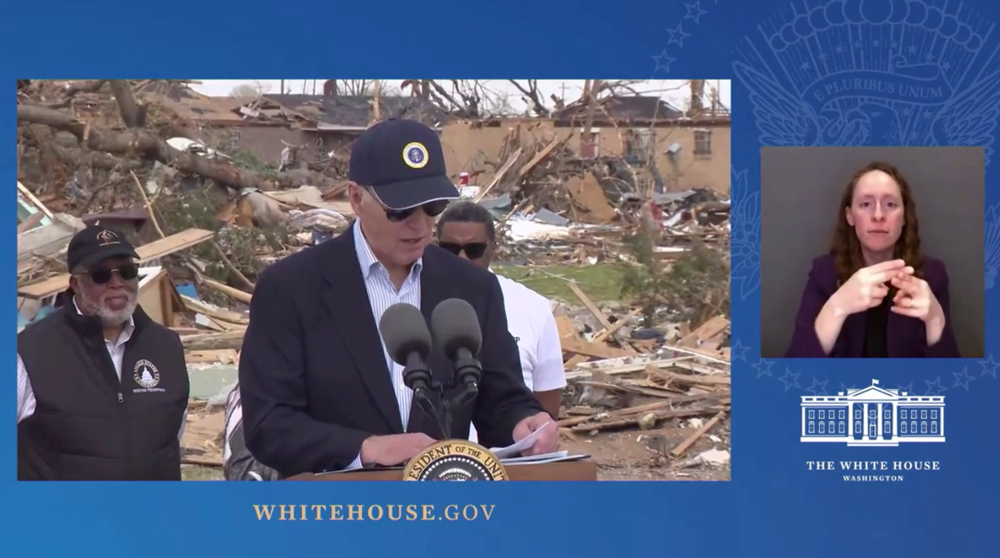 当地时间3月31日，美国总统拜登访问受灾严重的密西西比州小镇罗灵福克镇并发表讲话，期间误将“罗灵福克镇（Rolling Fork）”读成了“滚石镇（Rolling Stone）” 视频截图
