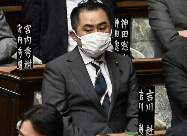 吉川赳9日出席日本国会，日媒报道截图