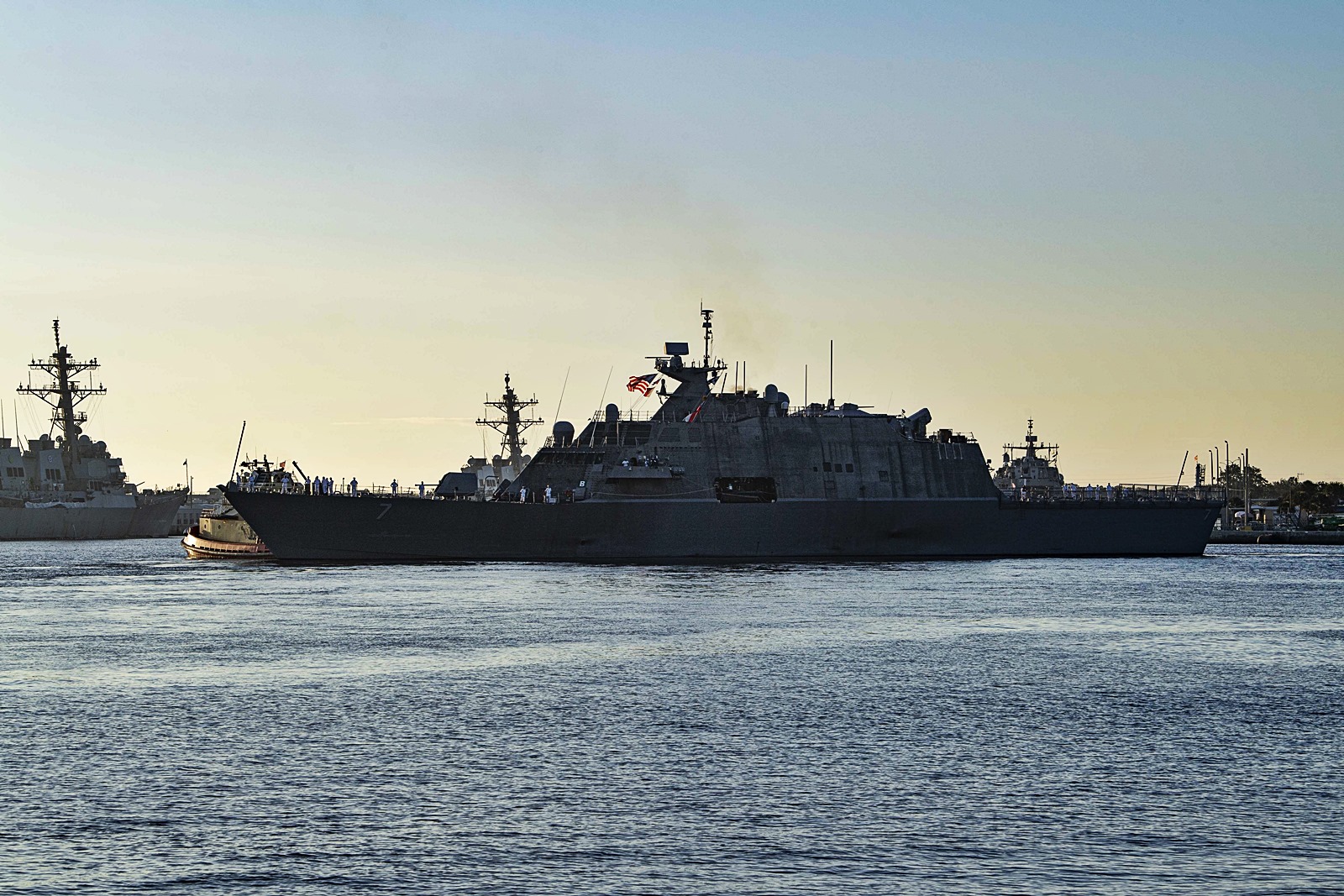 美军濒海战斗舰抵达佛罗里达配合美海警执行任务