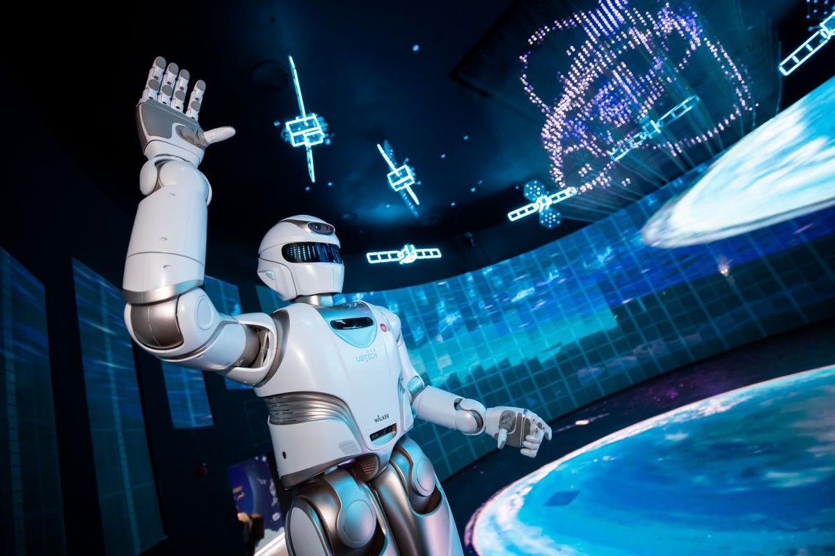 迪拜世博会圆满闭幕,熊猫机器人优悠载誉归来