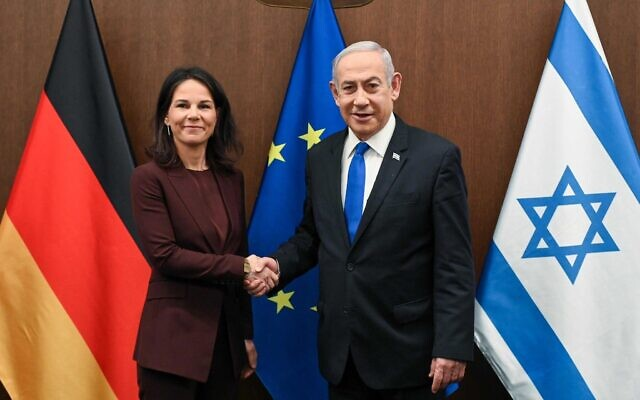 2024年4月17日，内塔尼亚胡在耶路撒冷与来访的德国外长贝尔伯克合影 图自《以色列时报》