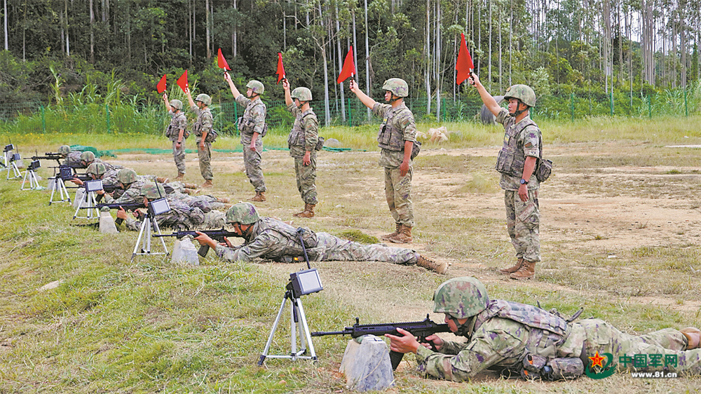 解放軍報記者 陳典宏 通訊員 劉 卓實彈射擊有了