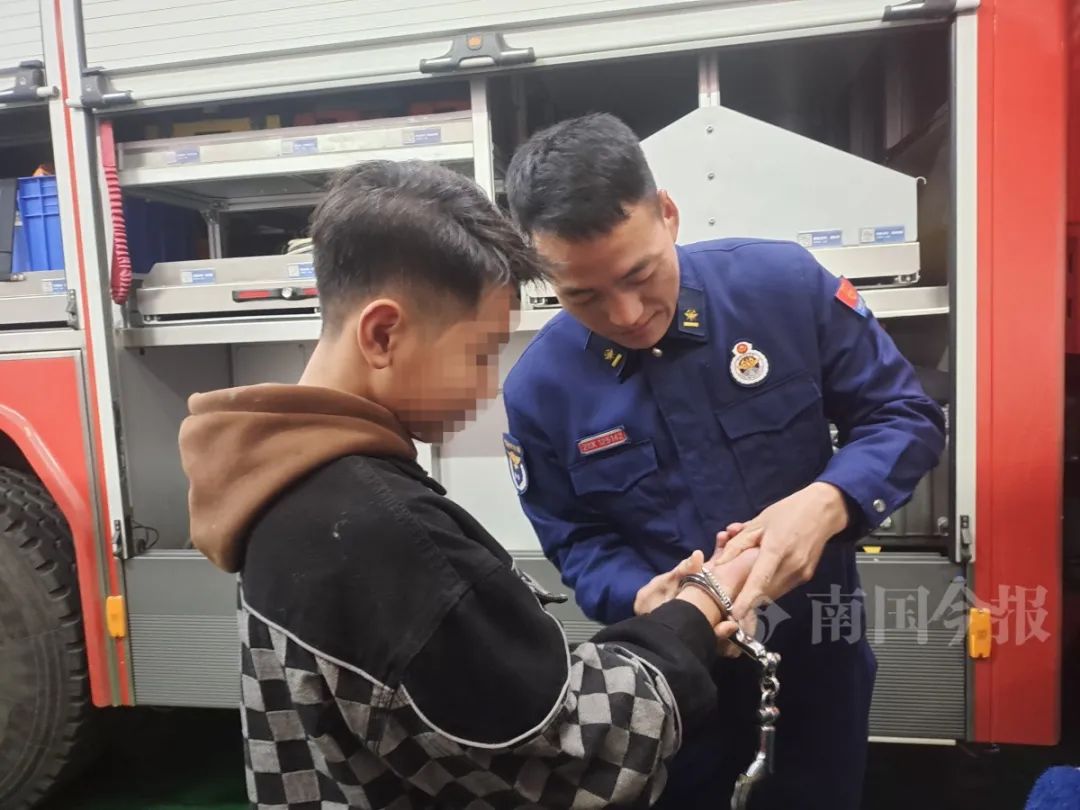 这是能做的吗柳州少年戴着手铐向消防求助结果
