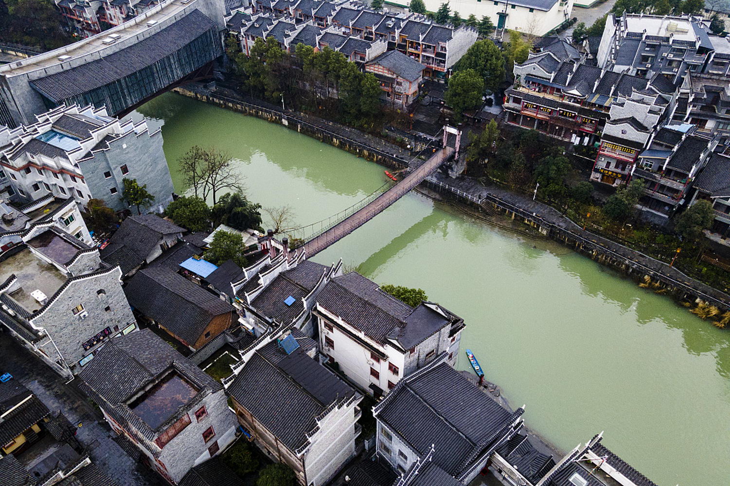 湖南吉首乾州古城梅花绽放