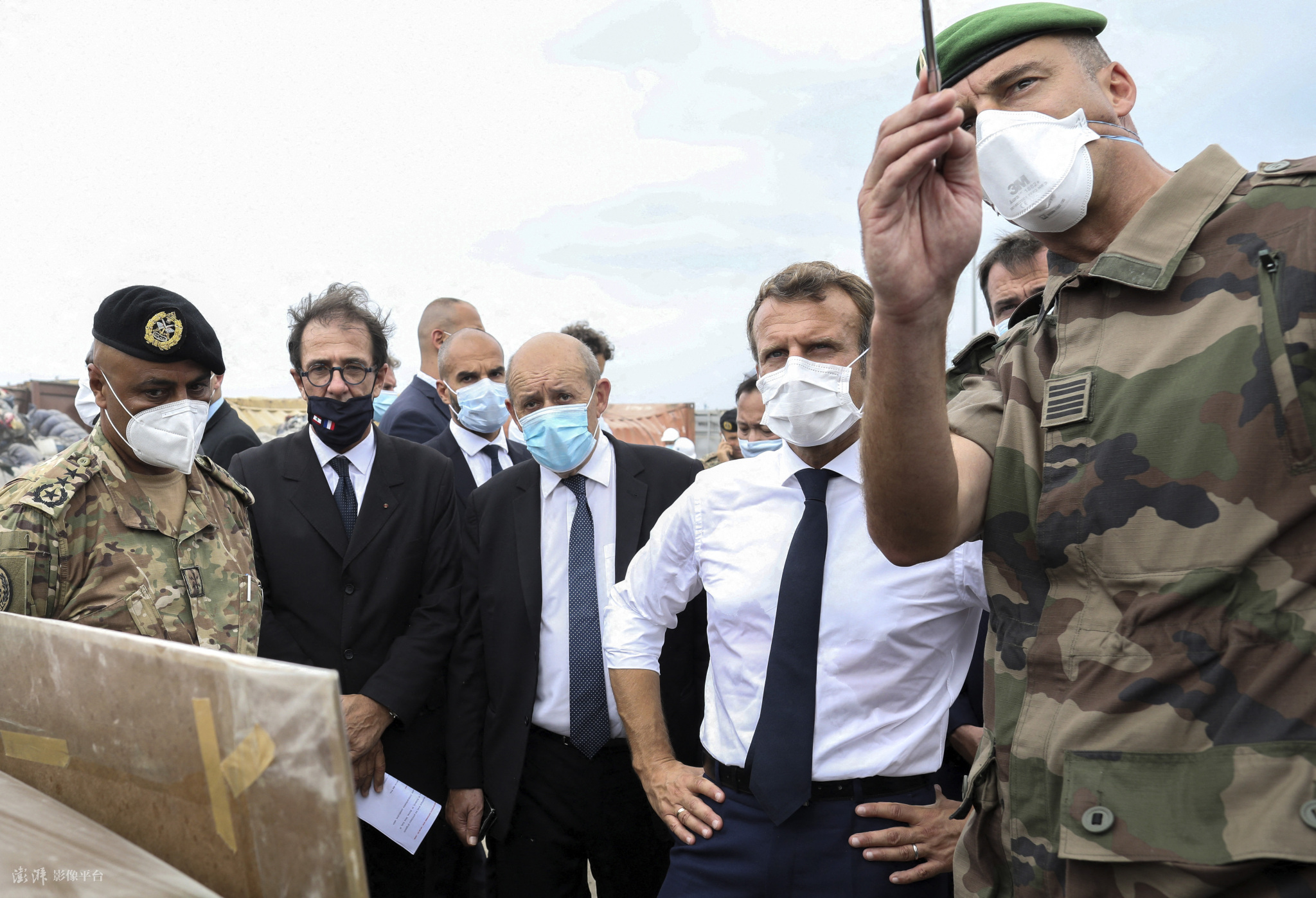 法国总统马克龙访问黎巴嫩 视察贝鲁特港口爆炸区