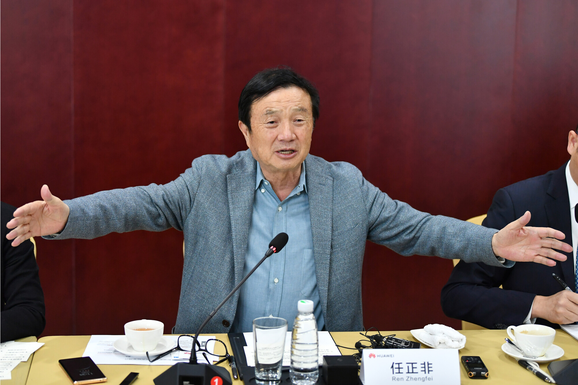 任正非:华为储备人才,不储备美元