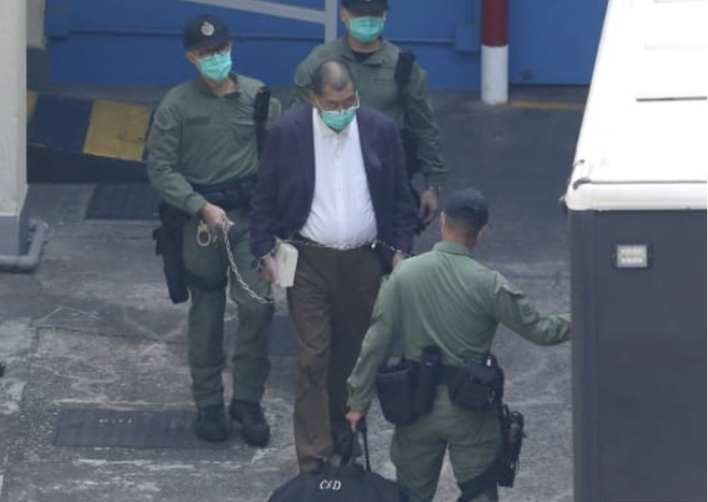 2021年1月5日中午，黎智英由囚车押上庭。图自香港“东网”