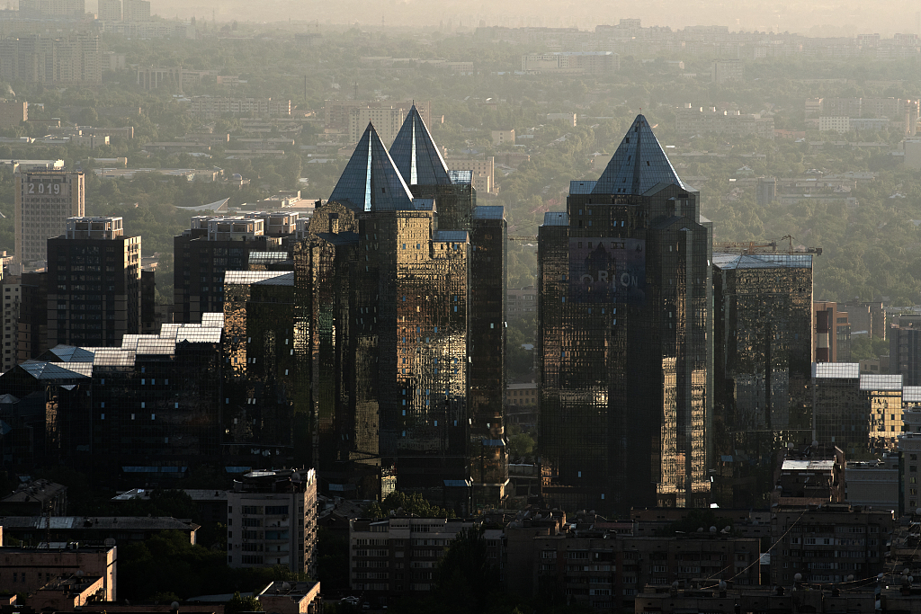 哈萨克斯坦人适应单一时区制:全国时区统一为东五时区