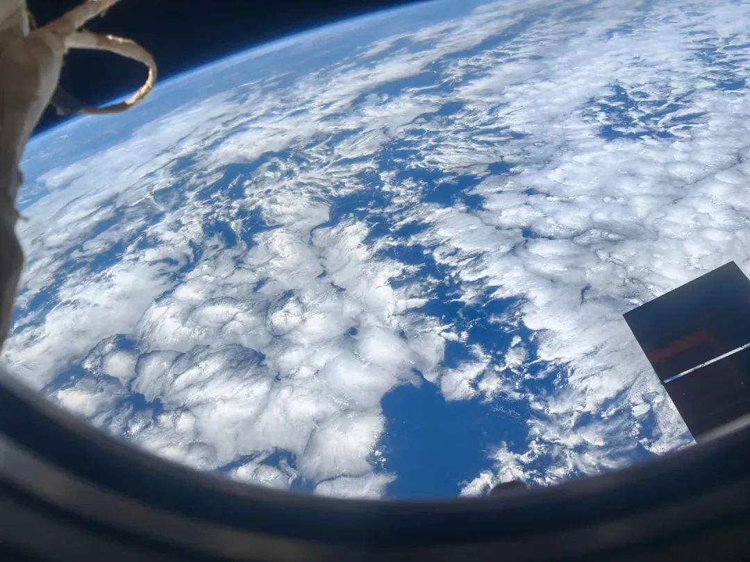 祝贺陈冬成为我国首位在轨时长超200天航天员