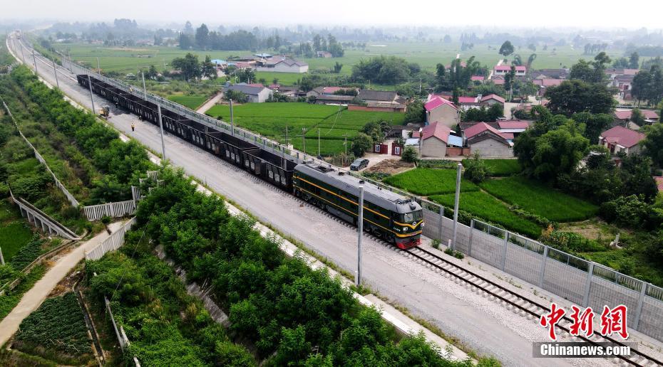 成兰铁路四川段建设稳步推进