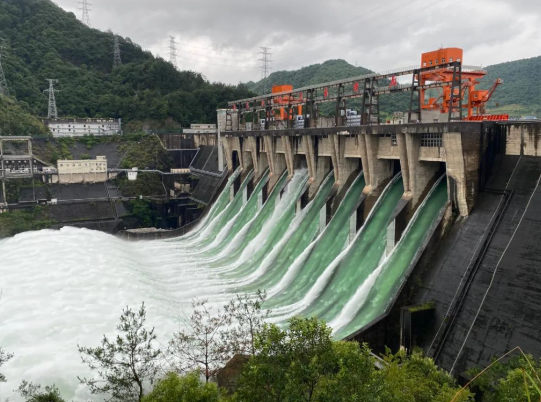 南方多地为啥雨下个没完与1998年相比有啥异同权威解读来了