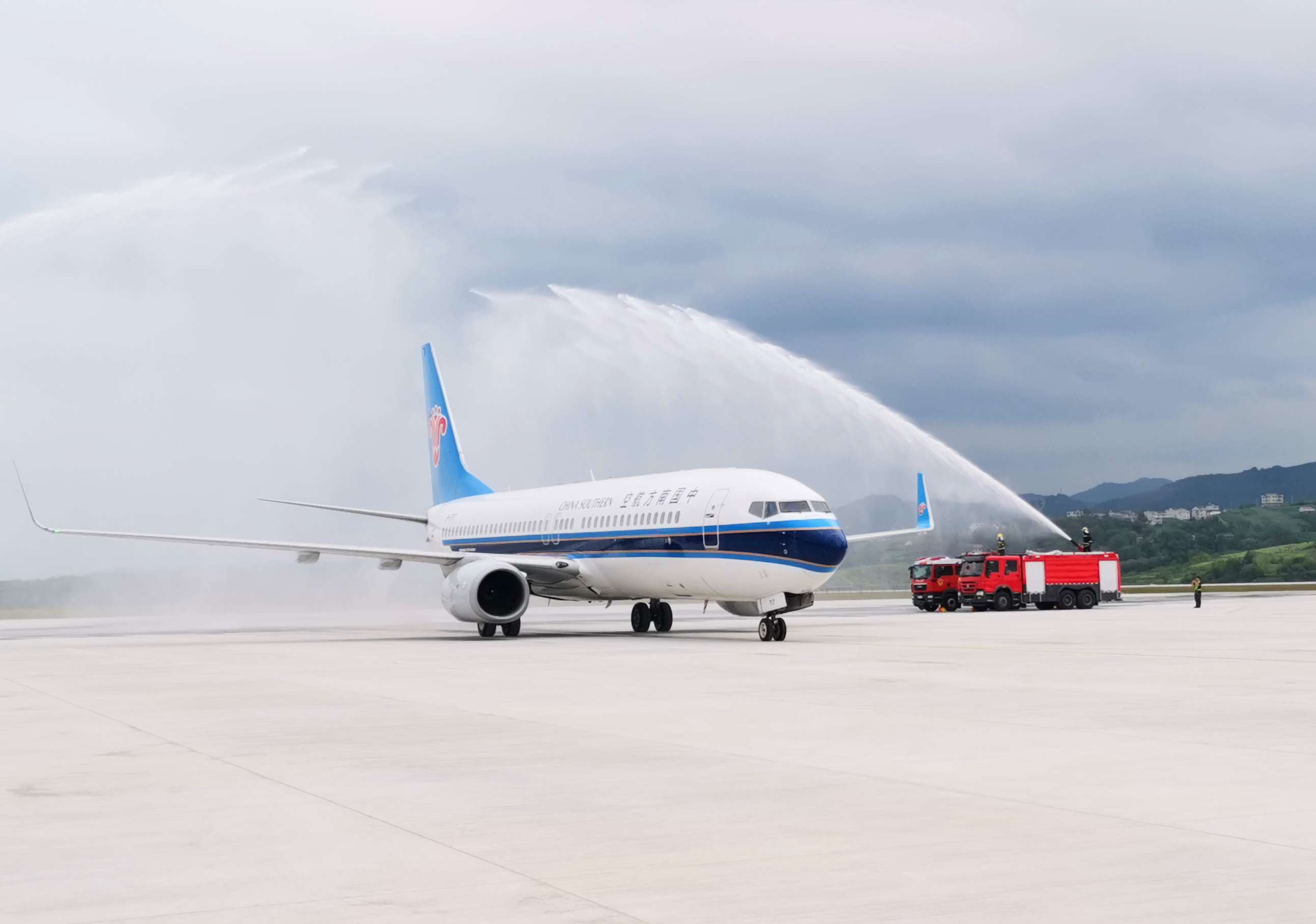 通过3个多小时的实地试飞,试飞小组对安康机场的运行条件和保障能力