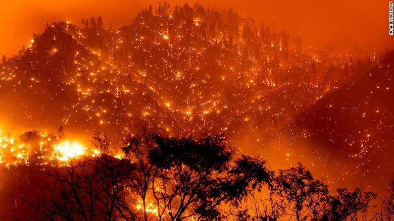 加利福尼亚州山火肆虐。