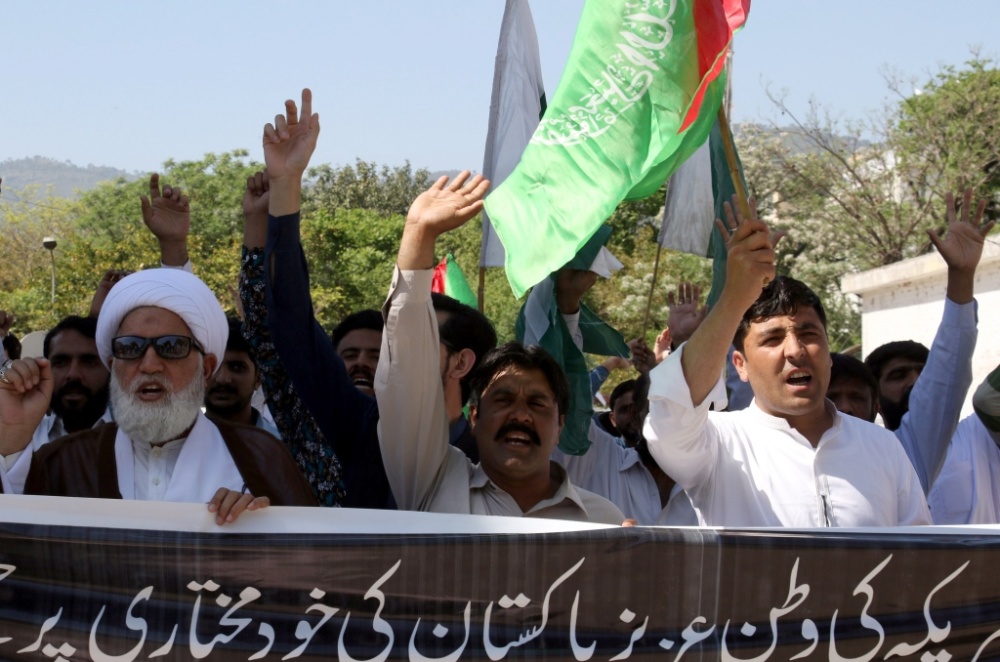 当地时间2022年4月1日，巴基斯坦伊斯兰堡，当地民众举行集会抗议美国干涉巴基斯坦内政。