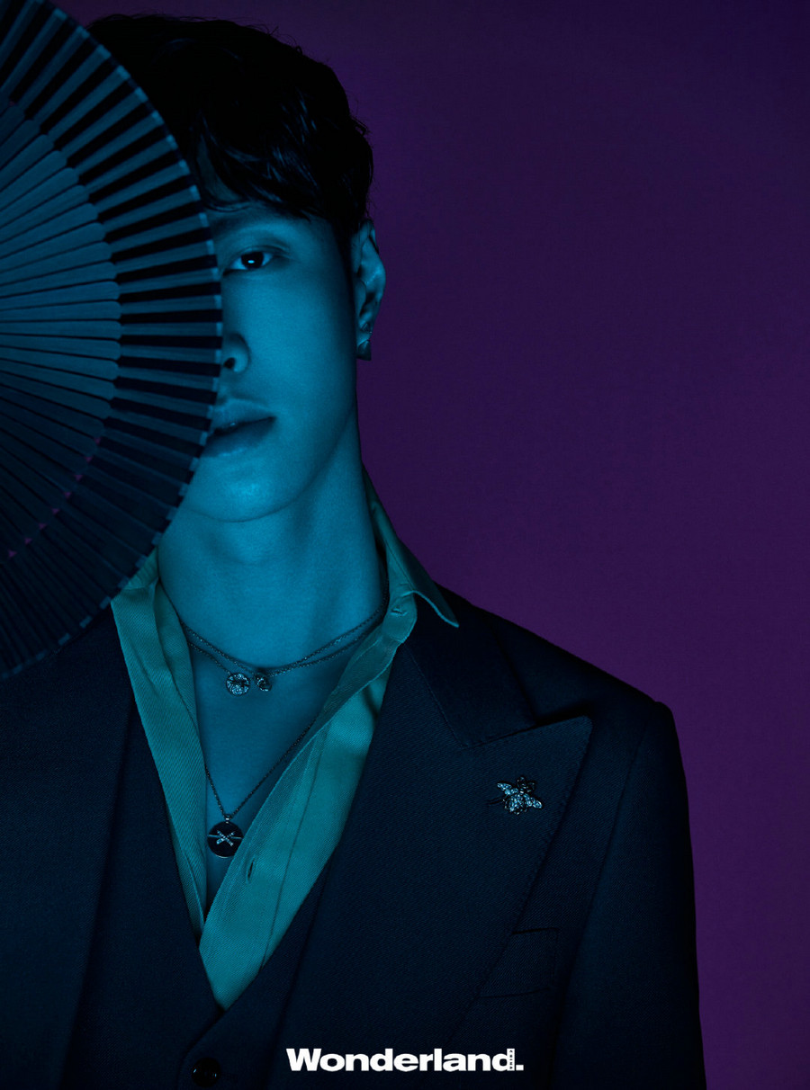 张艺兴演绎"双生"大片 一镜两面创意主题彰显无谓态度