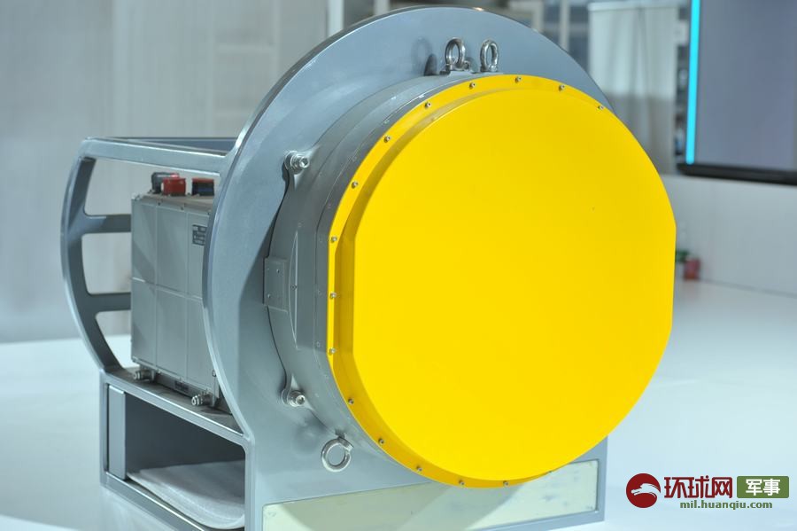 klj-7a型机载火控雷达. 杨铁虎 摄