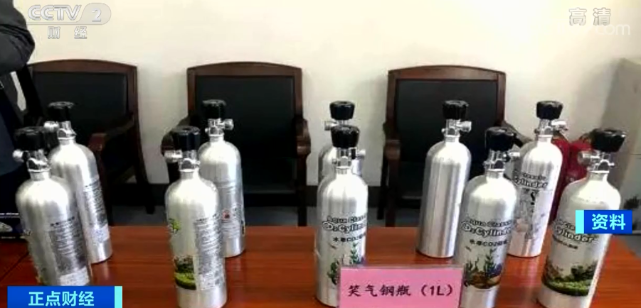 如实供述了自己的罪行，是具有坦白情节的，并且认罪认罚了，可以依法从轻处罚。“笑气”是一氧化二氮的俗称，是一种无色有甜味的气体，本用于制作麻醉剂、奶油发泡剂、助燃剂等