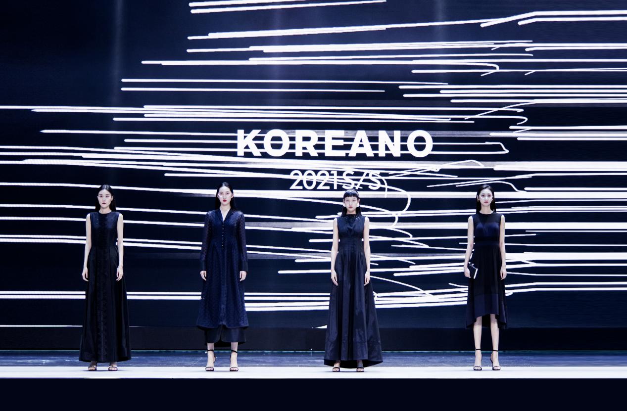 5月28日,上工富怡·2021天津时装周在梅地亚大剧院开幕,以"风华·焕新