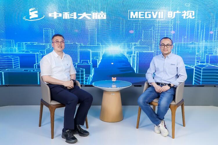 中科大脑CEO李浩浩（左）、旷视科技合伙人兼总裁付英波（右）