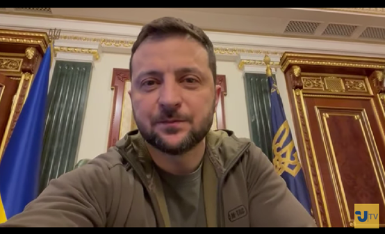 返回乌克兰后，泽连斯基在其办公室发了段视频  图自乌媒