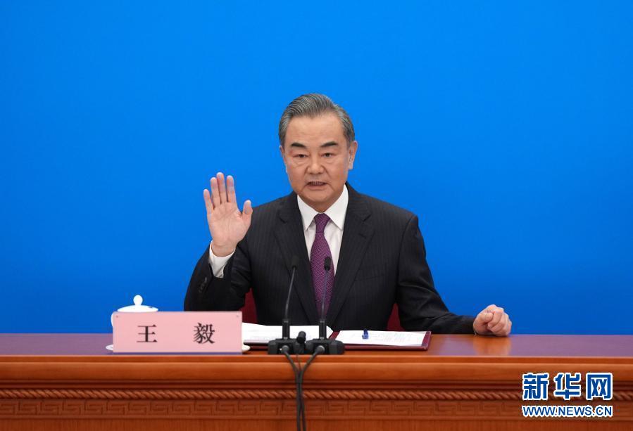 3月7日,十三届全国人大四次会议在北京人民大会堂新闻发布厅举行记者会,邀请国务委员兼外交部长王毅就“中国外交政策和对外关系”相关问题回答中外记者提问。为有效防控疫情,共同维护公共卫生与健康,记者会采用网络视频形式进行。