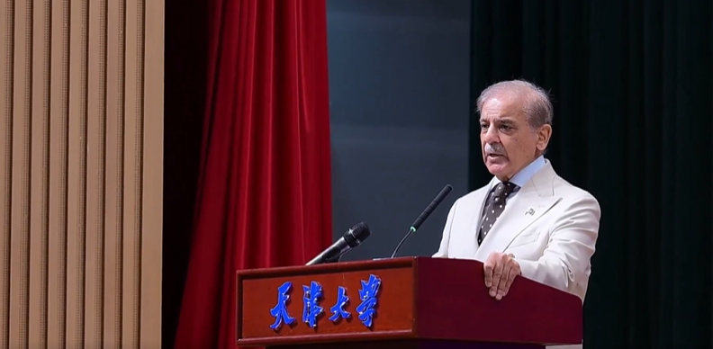 夏巴兹在天津大学的画面 图源：巴基斯坦政府社交媒体账号视频截图