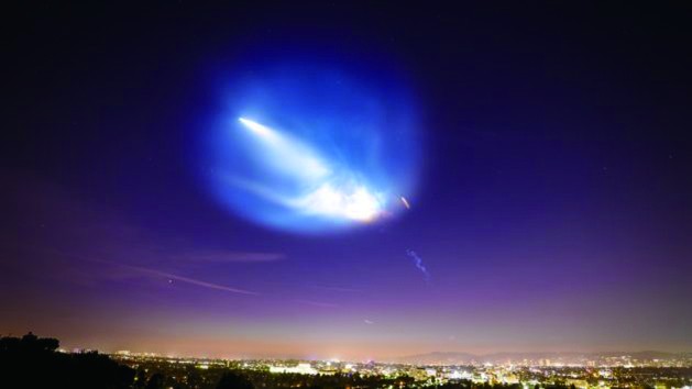 2018 年10月美国“猎鹰9”火 箭发射时产生的“暮光效应”