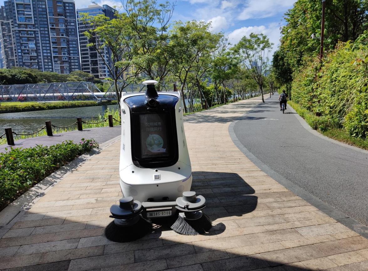 5g无人垃圾清扫车亮相街头:既会"说话"又能干活