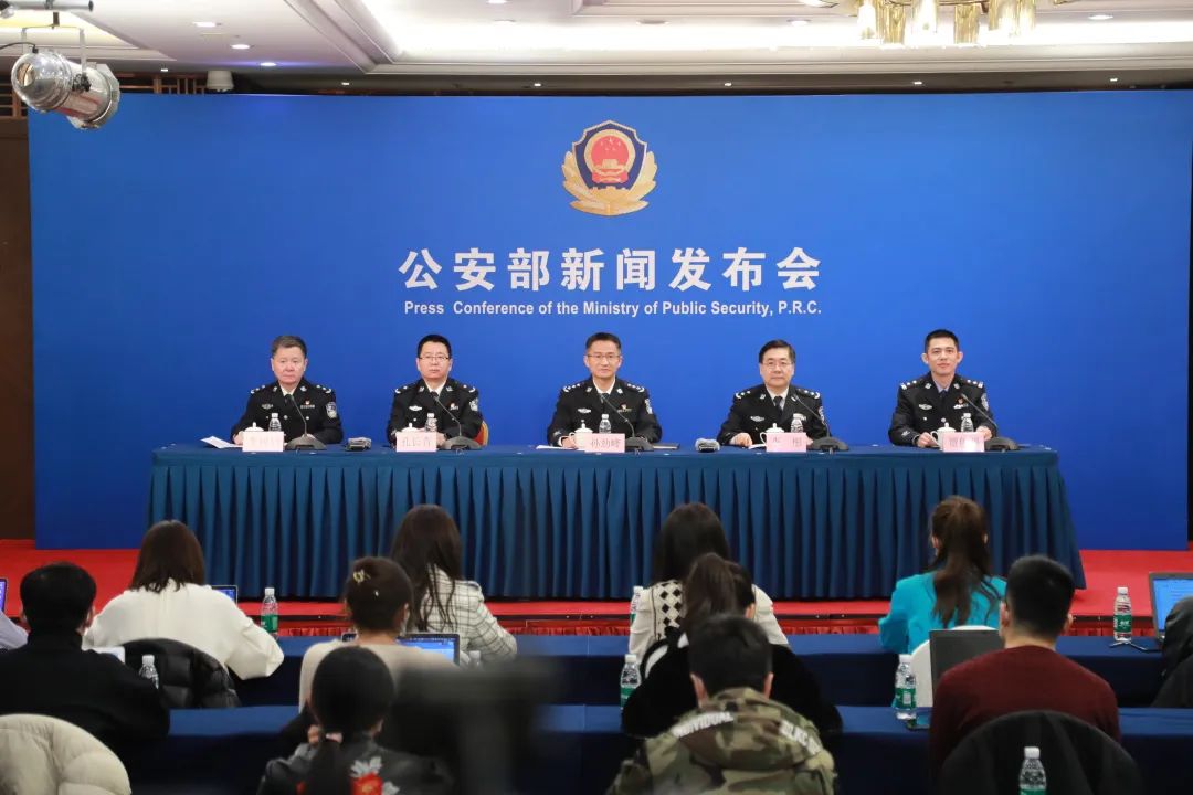 公安机关以"净化网络空间,护卫健康成长"为导向,深入推进"护苗"行动.