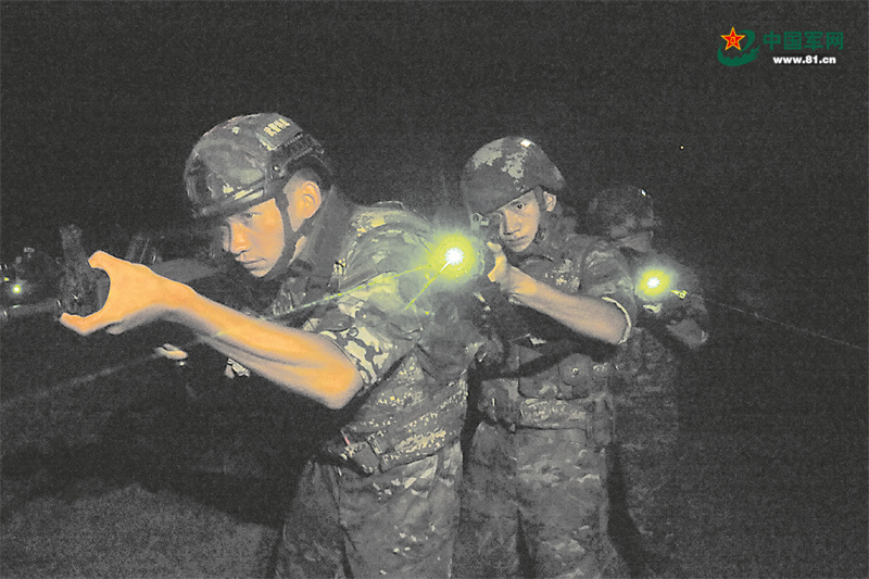 暗夜潜行!武警第一机动总队某支队贴近实战实案开展夜训