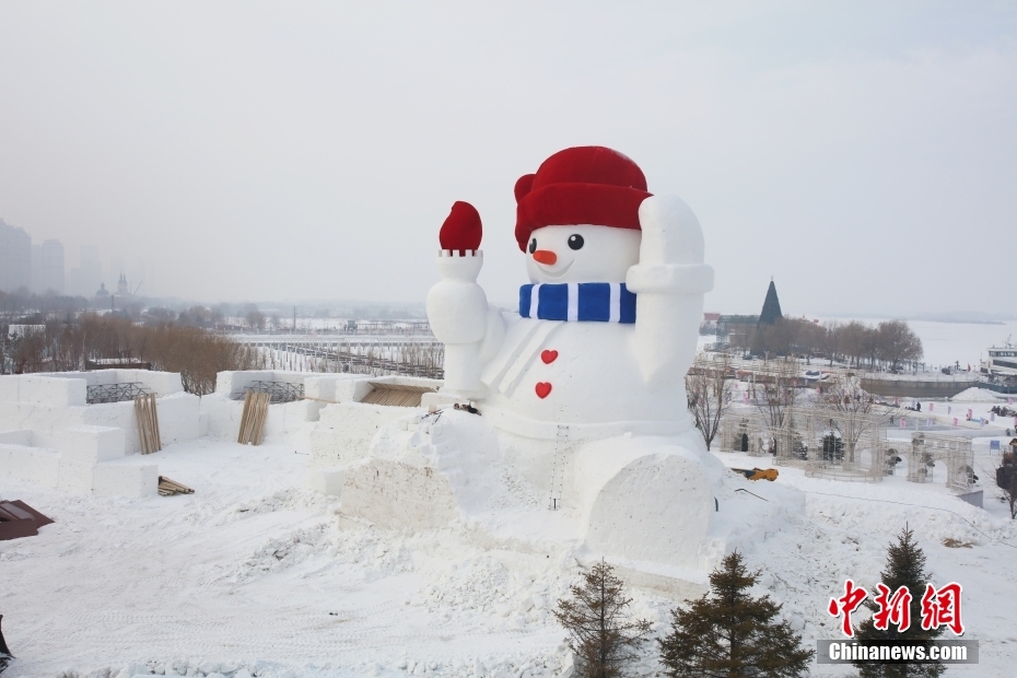 哈尔滨18米高大雪人图片
