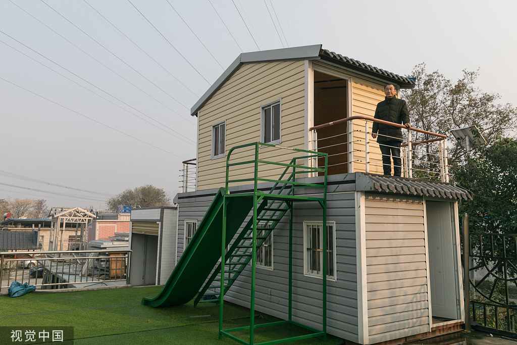 安徽淮南:大叔为农民工发明折叠别墅 10分钟就能搭建完成