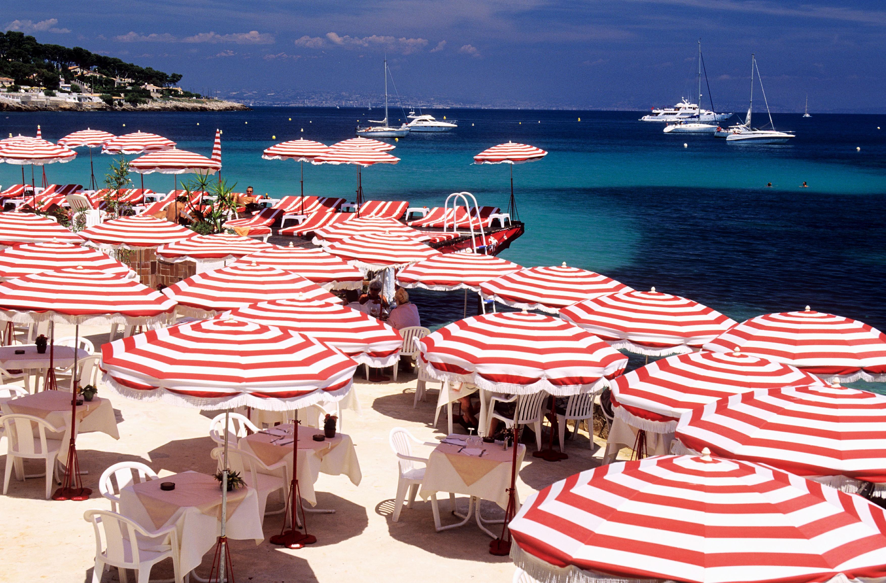 法国尼斯蔚蓝海岸晒日光浴