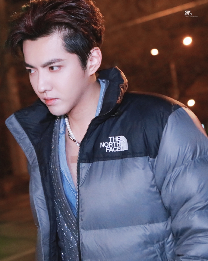 行走的荷尔蒙!吴亦凡路透怼脸拍颜值能打