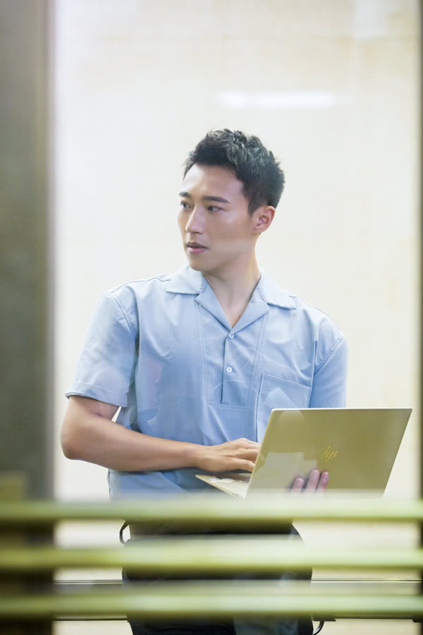 王森饰演"小狼狗"