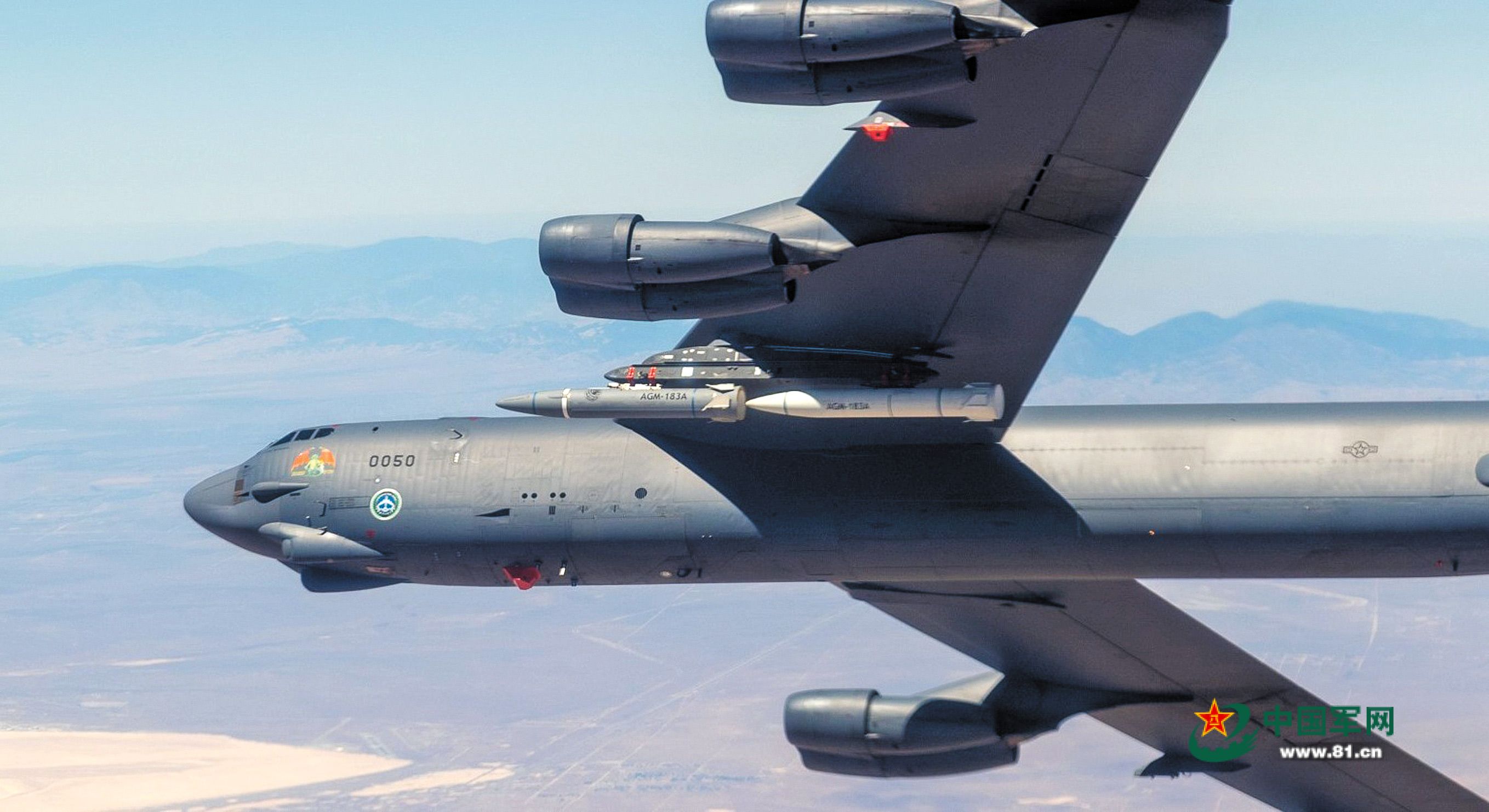 搭载在b-52轰炸机上进行测试的agm-183a"空射快速反应武器".资料图片