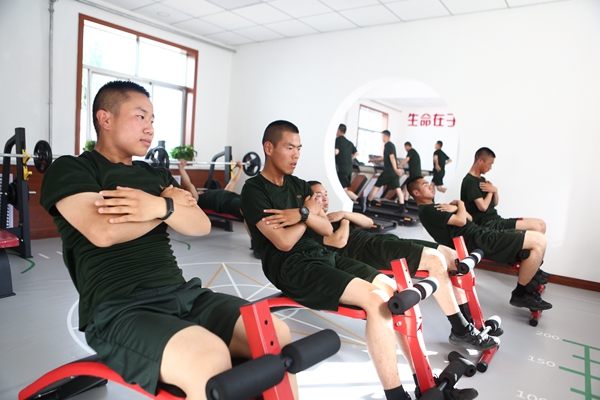 海军陆战队腹肌训练营图片