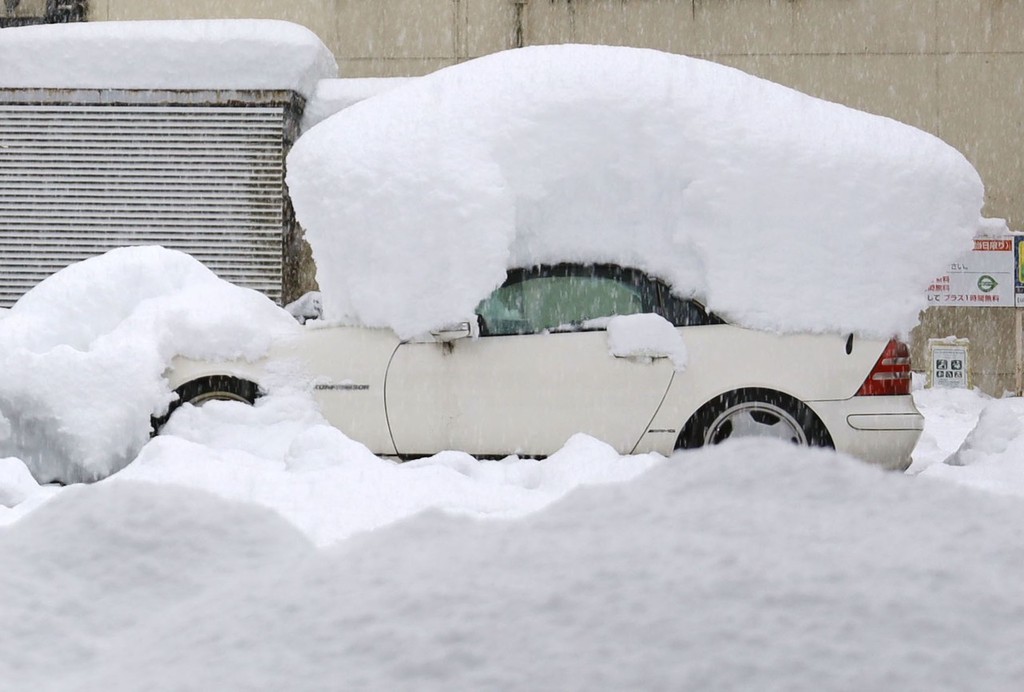 日本多地降暴雪 交通通信受影响