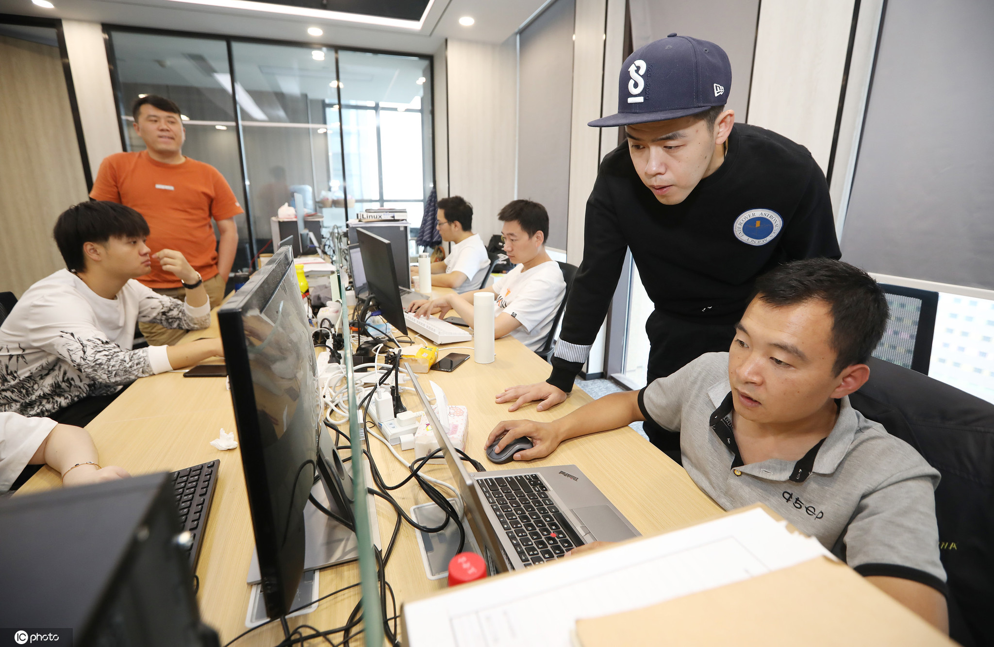 1年时间过去了,马腾的创业团队"狒狒到家"再生资源回收平台也从最初的